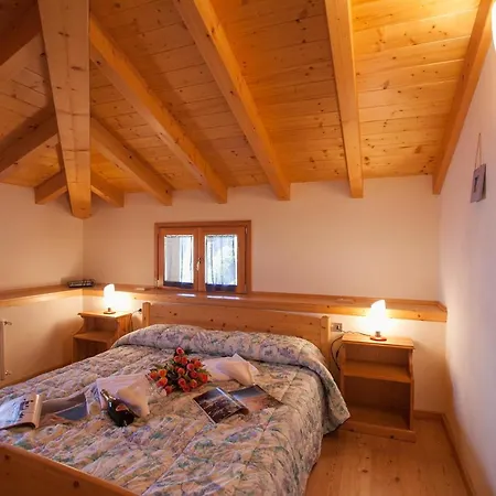 San Siro Sleeps 8 Pool Apartment