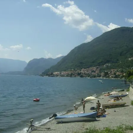 San Siro Sleeps 8 Pool Apartman *