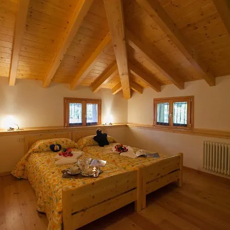 San Siro Sleeps 8 Pool Apartman San Siro