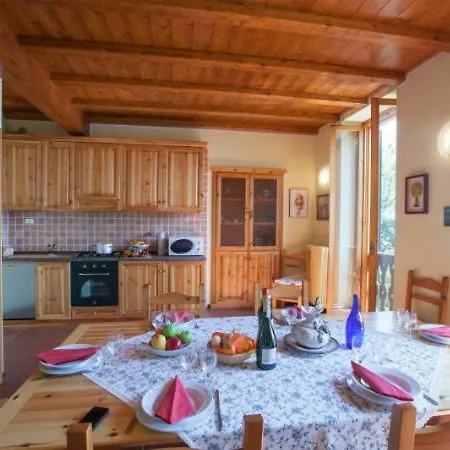 San Siro Sleeps 8 Pool Apartman